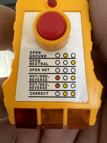 董致宏 - 插座檢查器