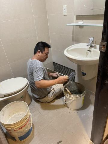 久柘裝修工程 - 舊磁磚鼓起裂縫ˋ更換磁磚