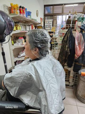 弘成佰元剪髮 - 