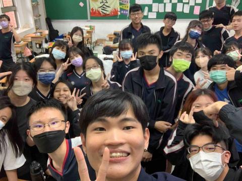 吳榮俊 - 高中日文課