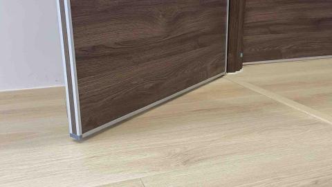 築峰門片安裝 - 鋪設木地板,門下高度裁切及安裝。 築峰門片安裝 - 鋪設木地板,門下高度裁切及安裝。