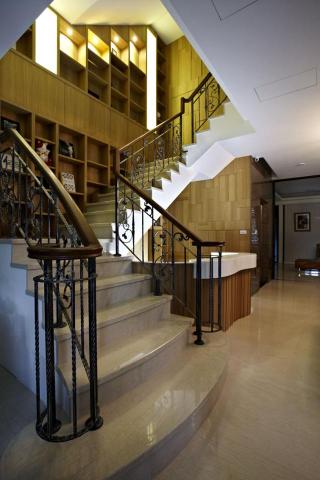 赫亞室內裝修設計工程有限公司 - 梯間及梯下吧台