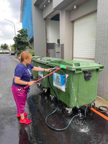 御皇實業工程行 - 社區子母車清洗