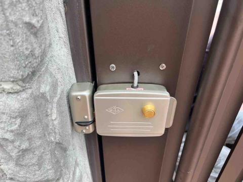 建言 - 門鎖安裝