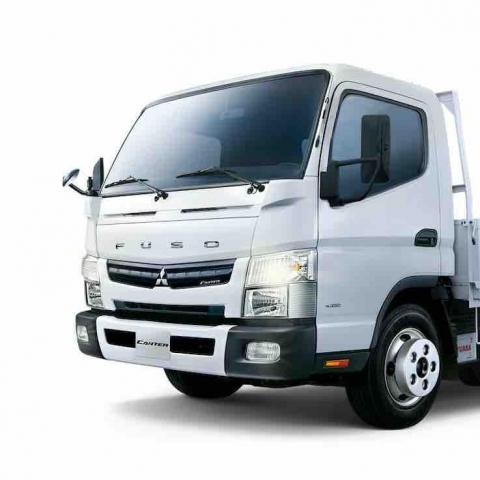 提供傢俱搬運服務的專家何明樺