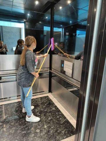 御皇實業工程行 - 社區電梯鏡子清潔