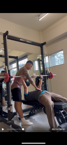 SeeRed 自由教練 - 指導客戶使用腹式呼吸
協同動作姿勢發力表現