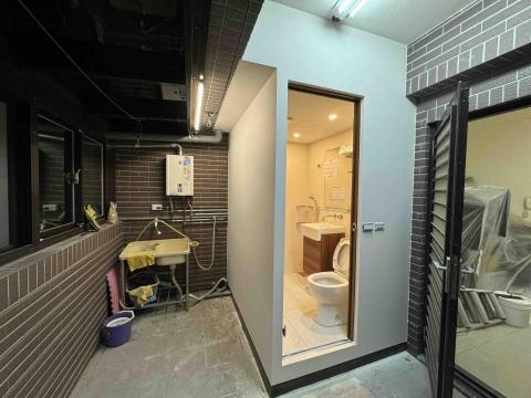 丞采工程行 - 廁所外牆完成面☑️