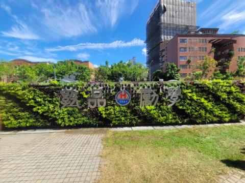 于森園藝企業社 （林先生） - 植生牆施工後