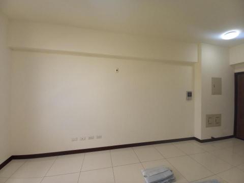 秝研油漆 防水工程 - 新竹縣竹北市，社區：蔚藍雅築，全室虹牌乳膠漆（百合白）不含天花板+除霉+防水+浴室矽立康，施工前