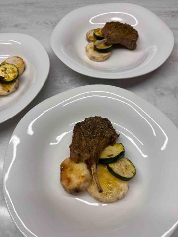 Jade’s kicthen（潔德作菜） - 紐西蘭烤羊排（義式香料薑黃風味）佐煎山藥片、櫛瓜