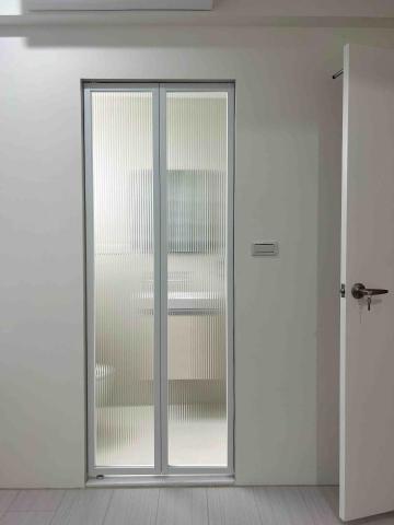 溫地工事室內設計裝修 - 細折疊鋁框拉門烤白漆