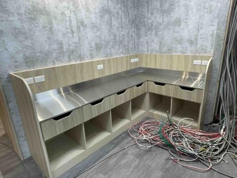 鴻鼎實業社 - 白鐵桌面