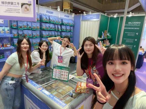 潘沛臻 - 寵物展打工