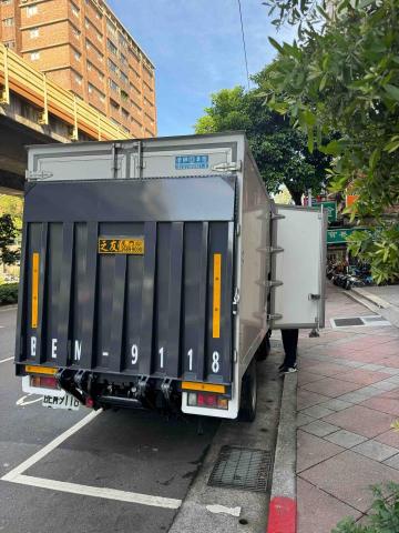 城市快捷🚚 - 大型尾門升降機