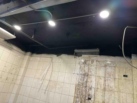 鄭周庭 - 店面舊線換新. 燈具換新