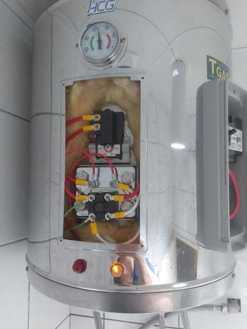 萬富發水電工程行 - 電熱水器加熱棒更換