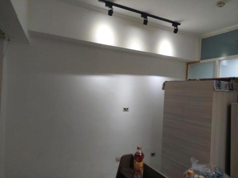 陳俊達 - 幫客戶改軌道燈