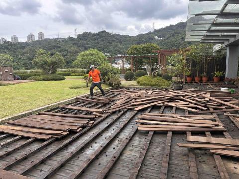 艸根設計有限公司 - 木平台拆除更新工程
