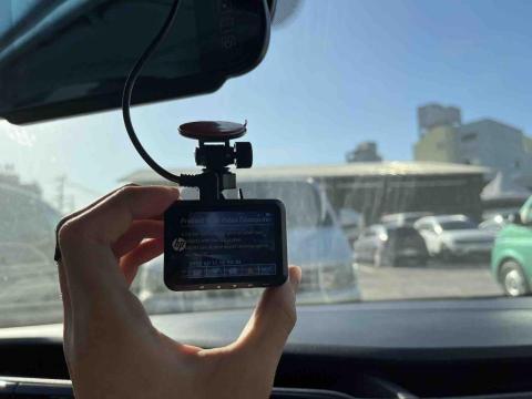 包你發汽車設備安裝 - 單顆型行車記錄儀（可前後