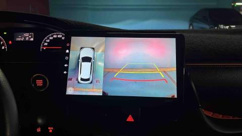包你發汽車設備安裝 - 安卓環景系統畫面（右圖為倒車影像