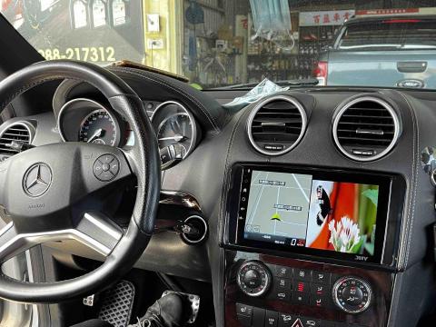 包你發汽車設備安裝 - 賓士改安卓機（雙分割畫面