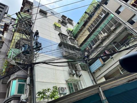 錩育有限公司 - 新北市中和區-外牆防水(施工中) 錩育有限公司 - 新北市中和區-外牆防水(施工中)