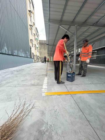 伍磚企業社 - 畫線