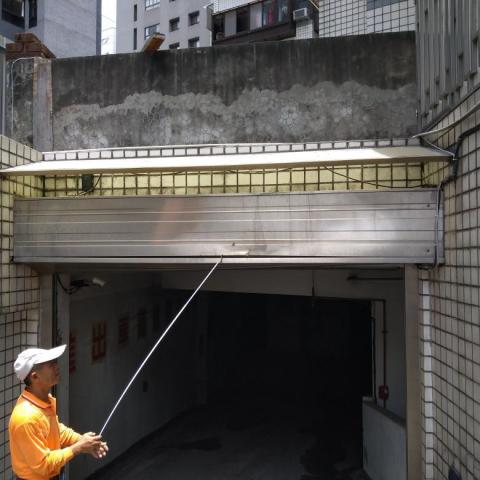 梁豪 - 採光罩修繕