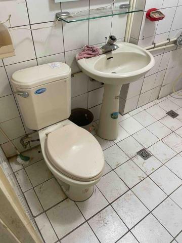 小郭 - 臉盆馬桶更新前