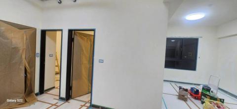 秝研油漆 防水工程 - 新竹縣竹北市，社區：蔚藍雅筑，全室虹牌乳膠漆（百合白）不含天花板+除霉+防水+浴室矽立康，施工中