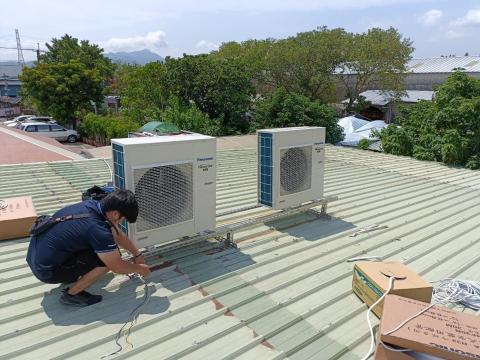 王益和 - 工廠屋頂裝設新機