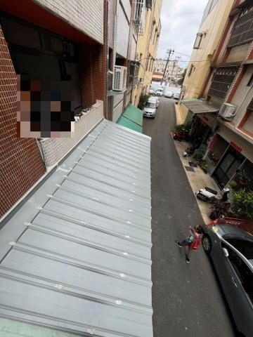 景鈜工程行 - 漂亮的雨遮上面