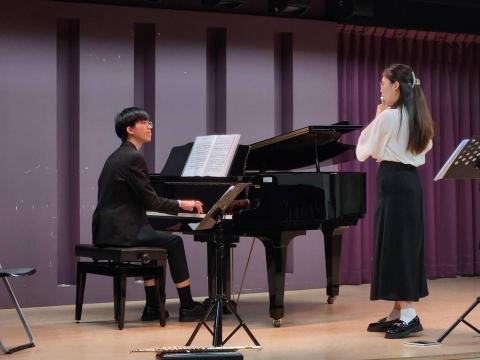 Dex - 與長笛演奏者合作演出