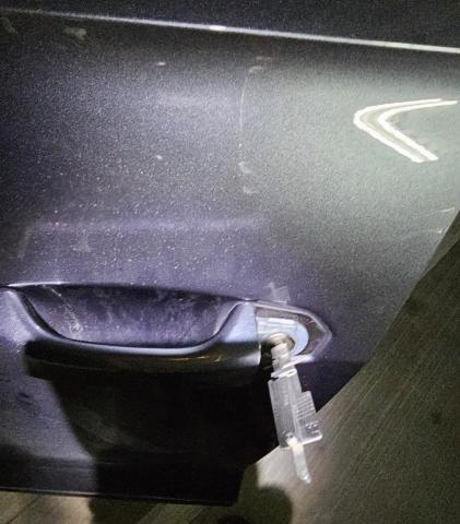 大安鎖印店 - 2022 奧迪AUDI Q8 鑰匙反鎖車內 鎖心無損開啟
HU162t-10