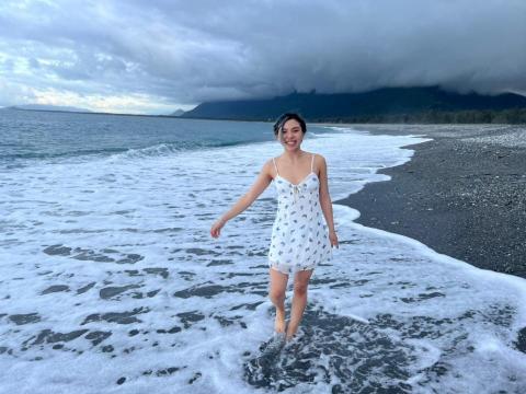 林品妤 - 海邊遊玩照