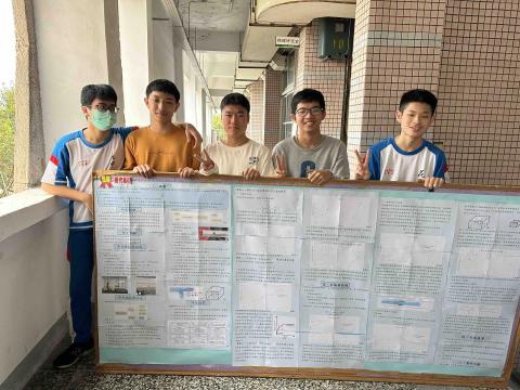 紘曄 理化生物家教 - 代表花蓮高中，參加東區科展照片