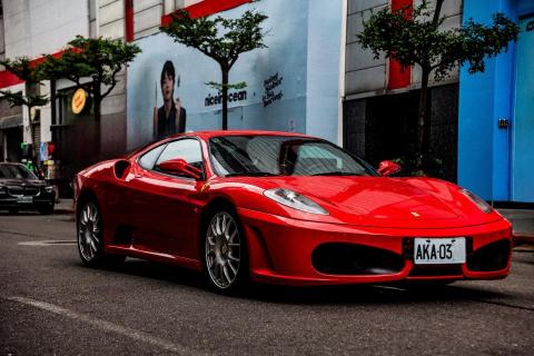 Yankai呱呱（呱呱攝影） - 超跑巷法拉利