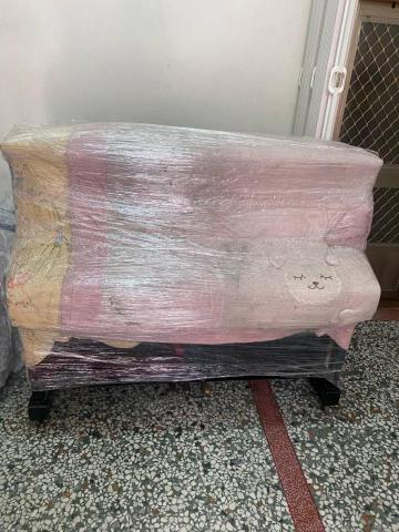 子逸通運 - 其中一組司機上防護，棉被外額外有膠膜防塵