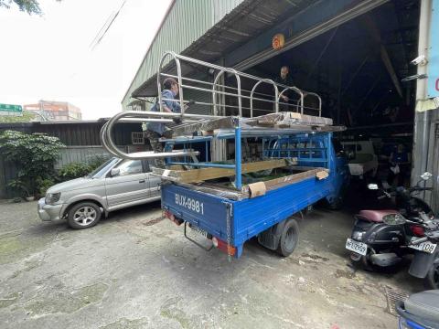 鴻鼎實業社 - 水塔安全護籠爬梯