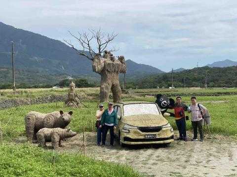 大周小包車 - 稻草藝術村