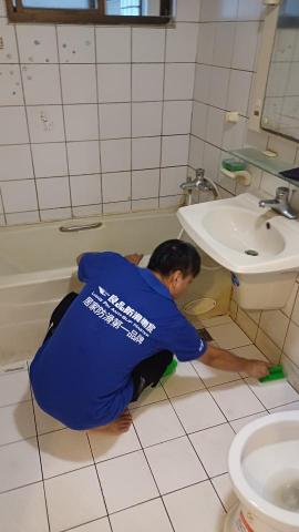 林俊雄 - 地板防滑藥劑施作