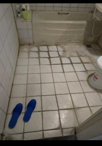 林俊雄 - 衛浴防滑施作前清潔地板