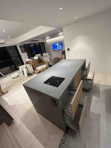 鍾采 - 項目：雙側落中島
石材：1.5cm（厚度） 矽鋼石 SI-703
安裝施作內容：開孔（包含IH爐孔、插座孔）、雙側落銜接