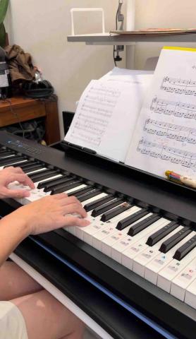 小提琴、鋼琴、音樂律動團體班 - 初學成人鋼琴上課紀錄