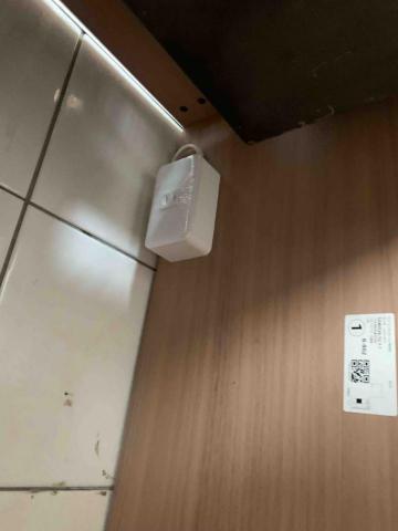 包羅萬象 - 業主要安裝淨水器需要接電，原本要我開槽去旁邊的電器櫃，我建議不要挖洞破壞櫃體，從後方有空間處穿過去接電，也節省一個電器櫃可用插座