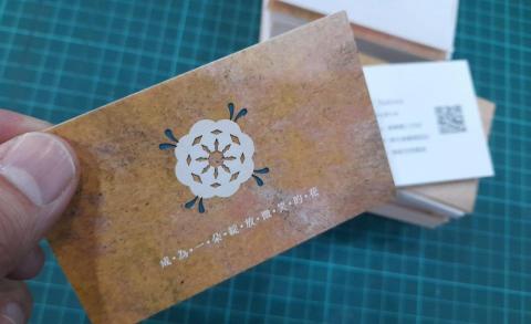 石文君 - 客製化名片  雙層雷射雕刻