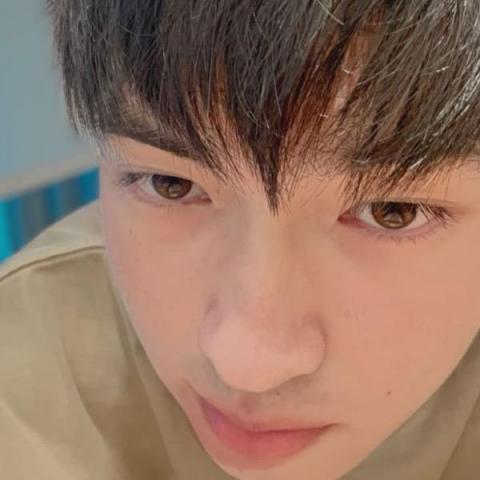 提供報告ppt範本服務的專家施佑楷