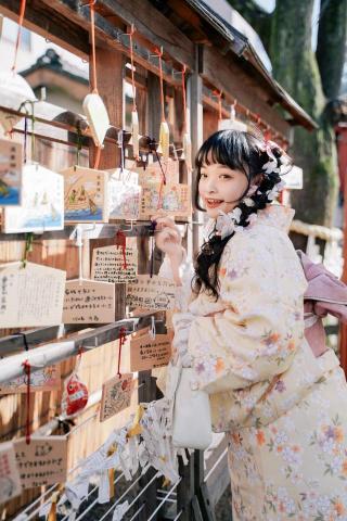 提供磁磚填縫劑灰色服務的專家打工仔Rin琳