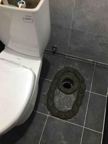 寬哥水電 - 華興街馬桶濕式工法安裝。